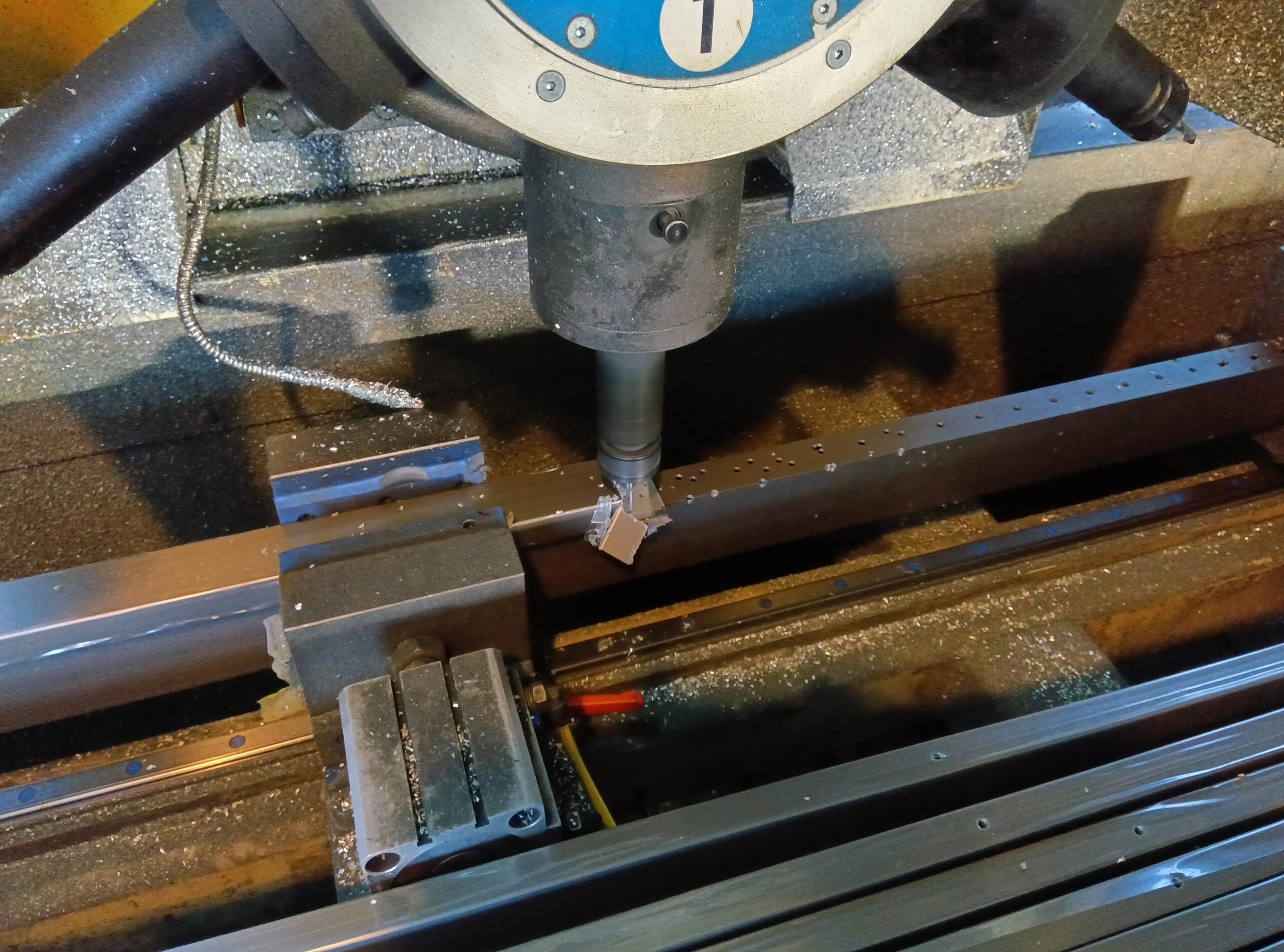 アルミ型材加工紹介画像